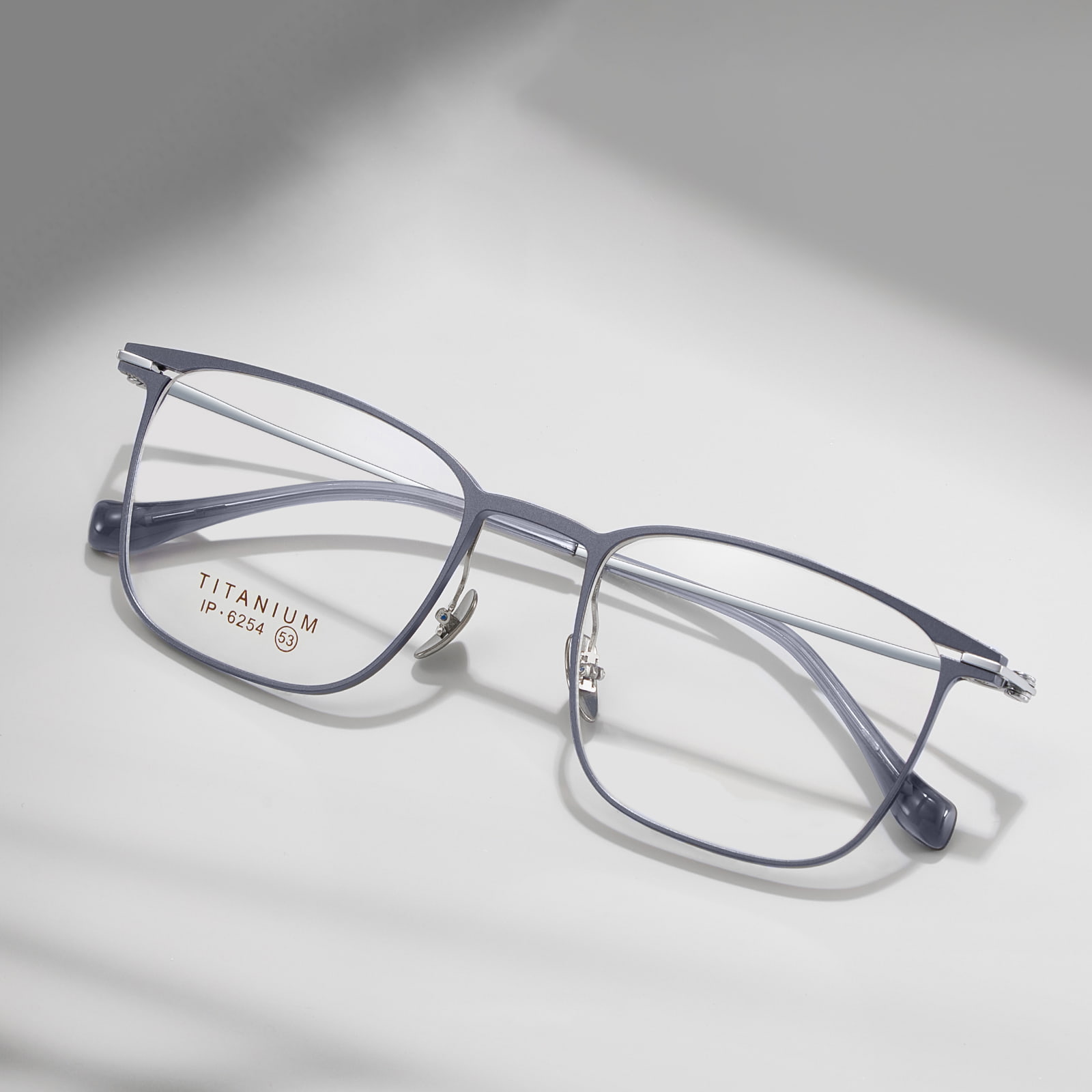Kính titan nguyên chất bền bỉ liền mạch 6254