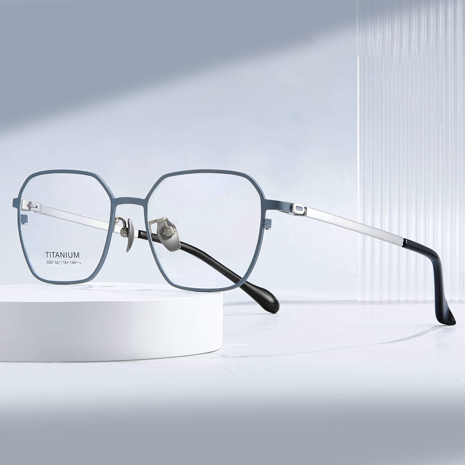 Kính titan nguyên chất được cá nhân hóa theo hình lục giác 9057