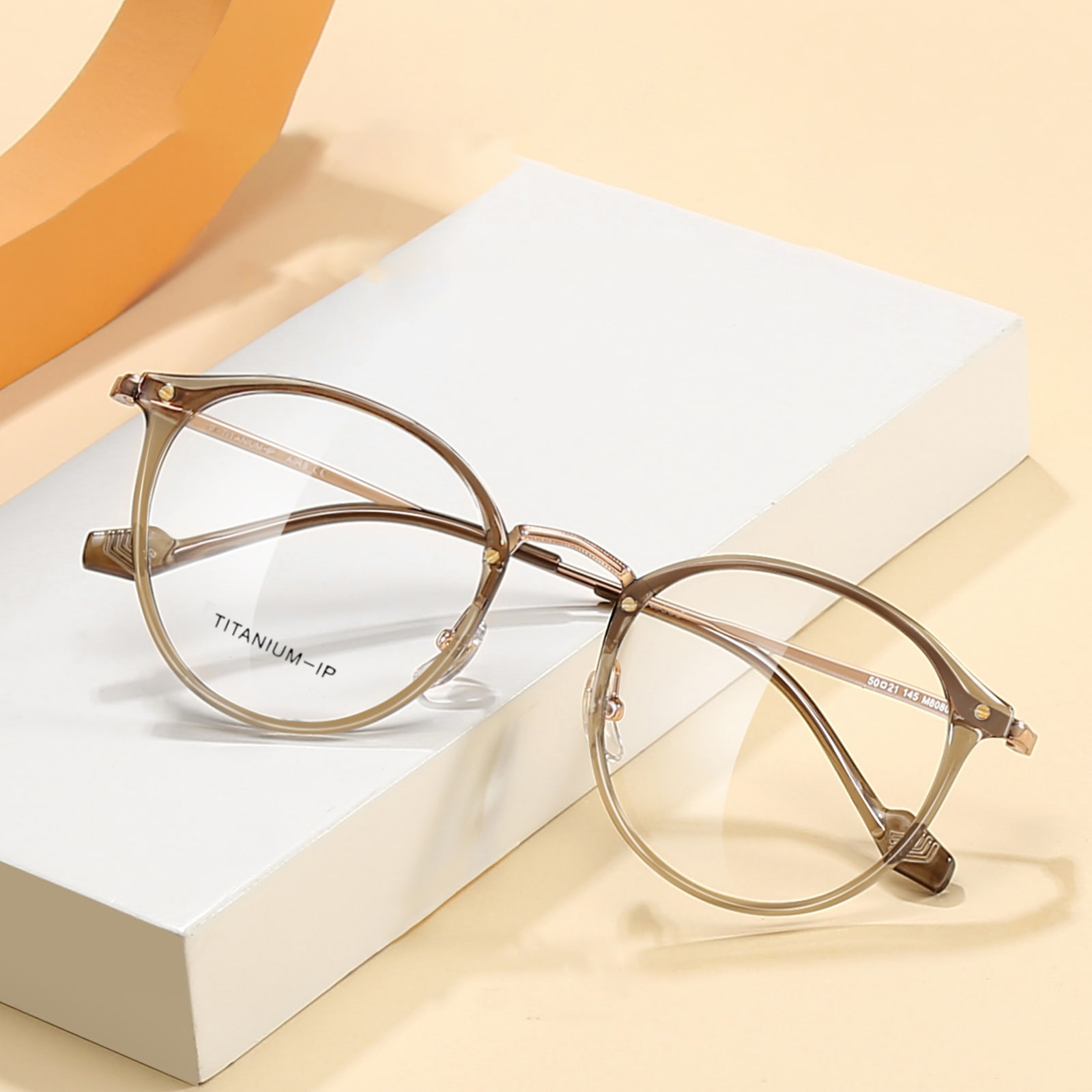 Kính Beta Titanium Gọng Tròn Mỏng Không Rơi M8080